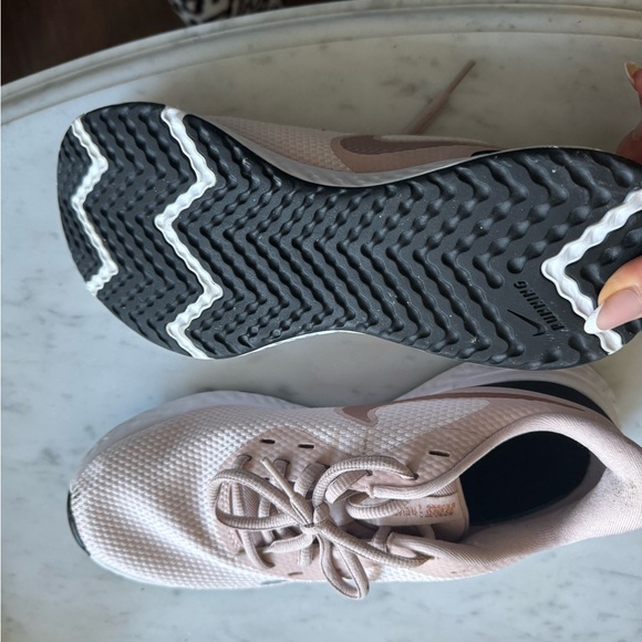 Women’s Nike sneakers - Picture 5 of 10